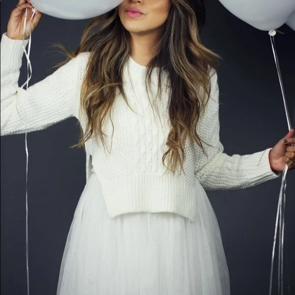 UNIF Chloe Cream Split Side Cropped Sweater Top ✨ - Picture 3 of 7